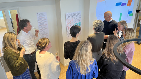 Workshop social ulighed Afsluttende fernisering med alkoholfri champagne
